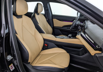 Подержанный автомобиль Changan UNI-V 2022 года (24 фото)