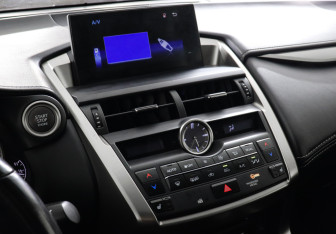 Подержанный автомобиль Lexus NX 2015 года (13 фото)