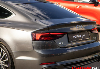 Подержанный автомобиль Audi A5 Liftback 2018 года (17 фото)