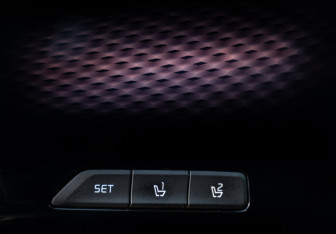 Подержанный автомобиль Kia Carnival 2021 года (15 фото)