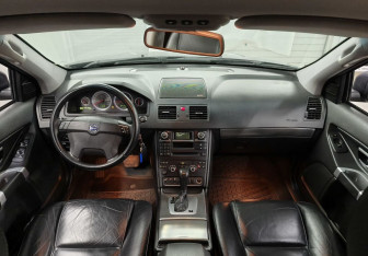 Подержанный автомобиль Volvo XC90 2006 года (12 фото)