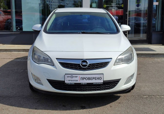 Подержанный автомобиль Opel Astra Hatchback 2012 года (2 фото)