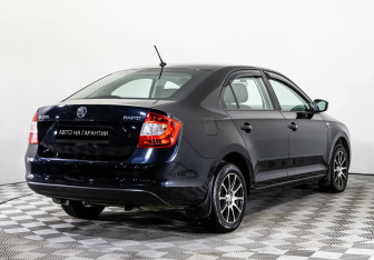Подержанный автомобиль Skoda Rapid Liftback 2016 года (3 фото)