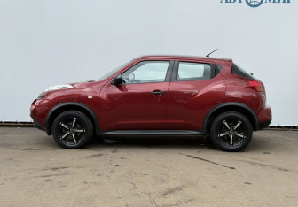 Подержанный автомобиль Nissan Juke 2013 года (8 фото)