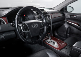 Подержанный автомобиль Toyota Camry Sedan 2013 года (14 фото)