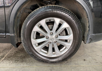 Подержанный автомобиль Nissan X-Trail 2017 года (17 фото)