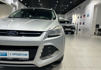 Подержанный автомобиль Ford Kuga 2013 года (9 фото)