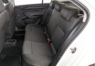 Подержанный автомобиль Skoda Rapid Liftback 2019 года (18 фото)