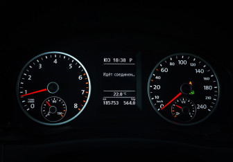 Подержанный автомобиль Volkswagen Tiguan 2011 года (16 фото)