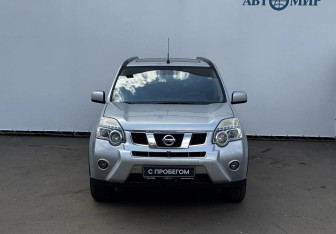 Подержанный автомобиль Nissan X-Trail 2013 года (2 фото)