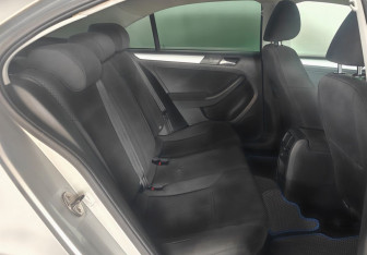 Подержанный автомобиль Volkswagen Jetta Sedan 2011 года (10 фото)
