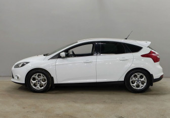 Подержанный автомобиль Ford Focus Hatchback 2014 года (8 фото)