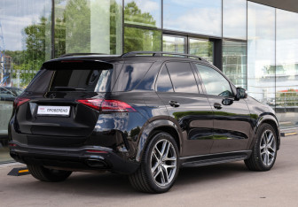 Подержанный автомобиль Mercedes-Benz GLE 2021 года (5 фото)