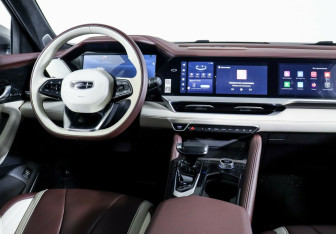 Подержанный автомобиль Geely Monjaro 2023 года (10 фото)