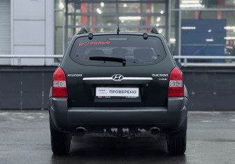 Подержанный автомобиль Hyundai Tucson 2008 года (6 фото)