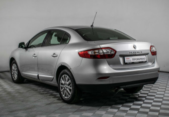 Подержанный автомобиль Renault Fluence 2013 года (7 фото)