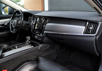 Подержанный автомобиль Volvo V90 Cross Country 2017 года (9 фото)