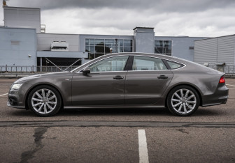 Подержанный автомобиль Audi A7 2013 года (8 фото)