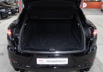 Подержанный автомобиль Porsche Cayenne 2020 года (10 фото)