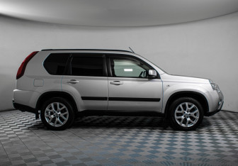 Подержанный автомобиль Nissan X-Trail 2013 года (4 фото)