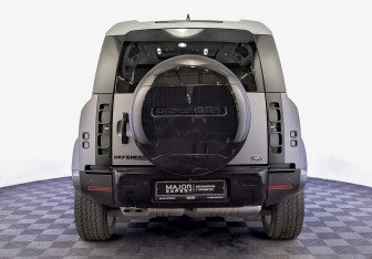 Подержанный автомобиль Land Rover Defender Suv 2022 года (6 фото)