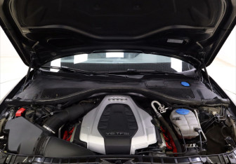 Подержанный автомобиль Audi A6 Sedan 2015 года (5 фото)