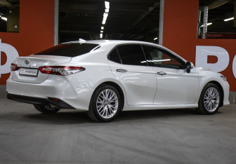 Подержанный автомобиль Toyota Camry Sedan 2020 года (5 фото)