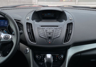 Подержанный автомобиль Ford Kuga 2014 года (12 фото)