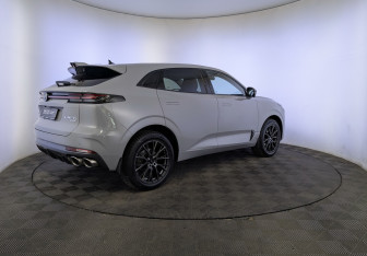 Подержанный автомобиль Changan UNI-K 2023 года (5 фото)