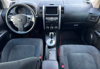 Подержанный автомобиль Nissan X-Trail 2011 года (11 фото)