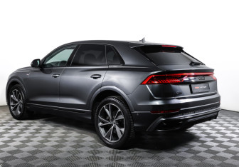 Подержанный автомобиль Audi Q8 2020 года (7 фото)