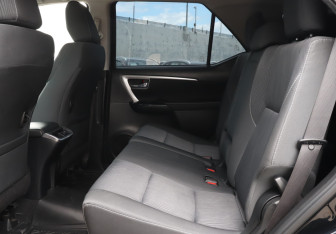 Подержанный автомобиль Toyota Fortuner 2021 года (10 фото)