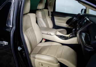 Подержанный автомобиль Toyota Alphard 2021 года (14 фото)