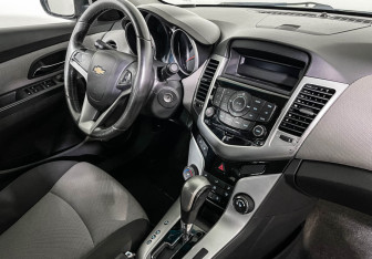 Подержанный автомобиль Chevrolet Cruze Sedan 2010 года (9 фото)