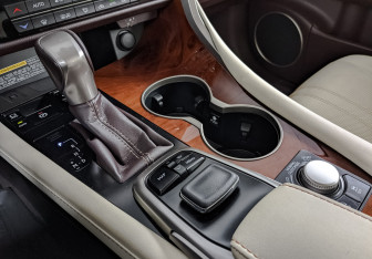 Подержанный автомобиль Lexus RX 2015 года (28 фото)