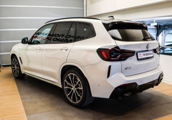 Подержанный автомобиль BMW X3 2024 года (6 фото)