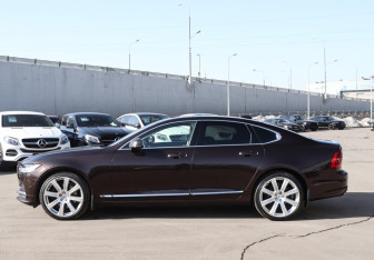 Подержанный автомобиль Volvo S90 2017 года (8 фото)
