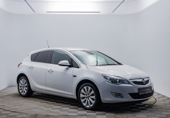 Подержанный автомобиль Opel Astra Hatchback 2012 года (3 фото)