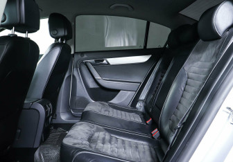Подержанный автомобиль Volkswagen Passat Sedan 2012 года (21 фото)