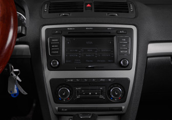 Подержанный автомобиль Skoda Octavia Liftback 2012 года (16 фото)