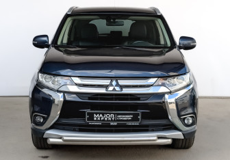 Подержанный автомобиль Mitsubishi Outlander 2016 года (2 фото)