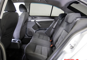 Подержанный автомобиль Skoda Octavia Liftback 2013 года (8 фото)