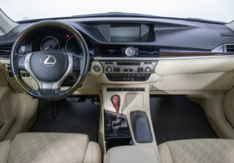 Подержанный автомобиль Lexus ES 2012 года (13 фото)