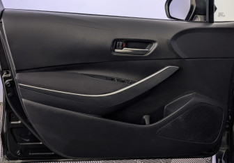 Подержанный автомобиль Toyota Corolla Sedan 2020 года (19 фото)