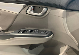 Подержанный автомобиль Honda Civic Sedan 2013 года (15 фото)