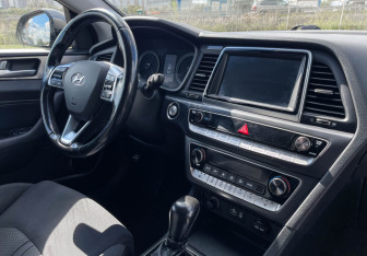 Подержанный автомобиль Hyundai Sonata 2018 года (9 фото)