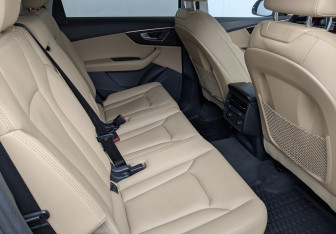 Подержанный автомобиль Audi Q7 2021 года (18 фото)