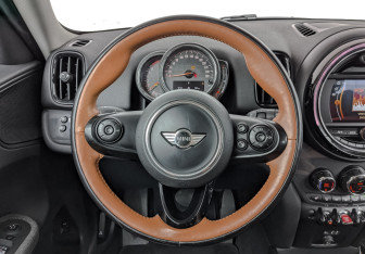 Подержанный автомобиль MINI Countryman 2018 года (22 фото)