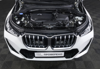 Подержанный автомобиль BMW X1 2025 года (9 фото)