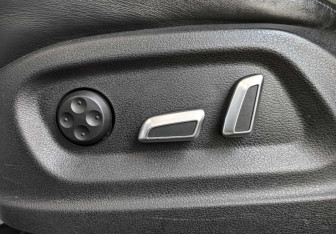 Подержанный автомобиль Audi Q3 2017 года (26 фото)